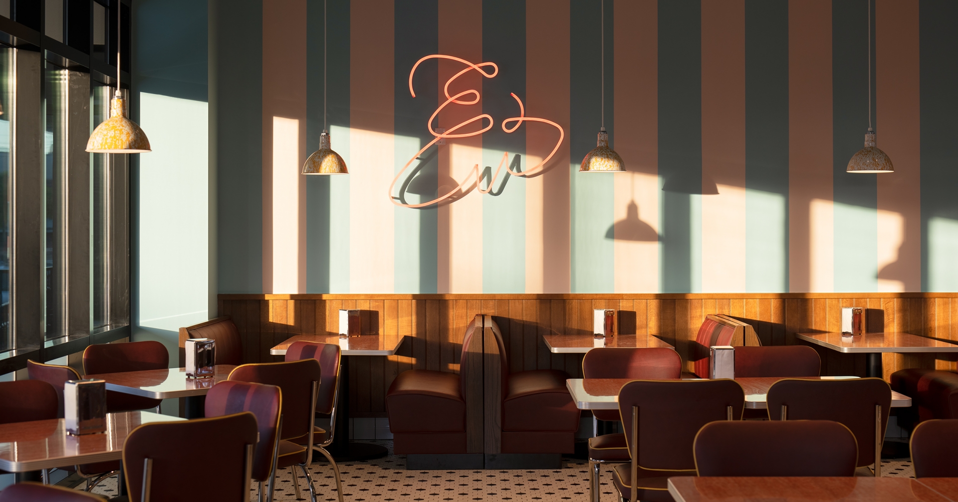 A room with tables and chairs at a Fort Myers restaurant