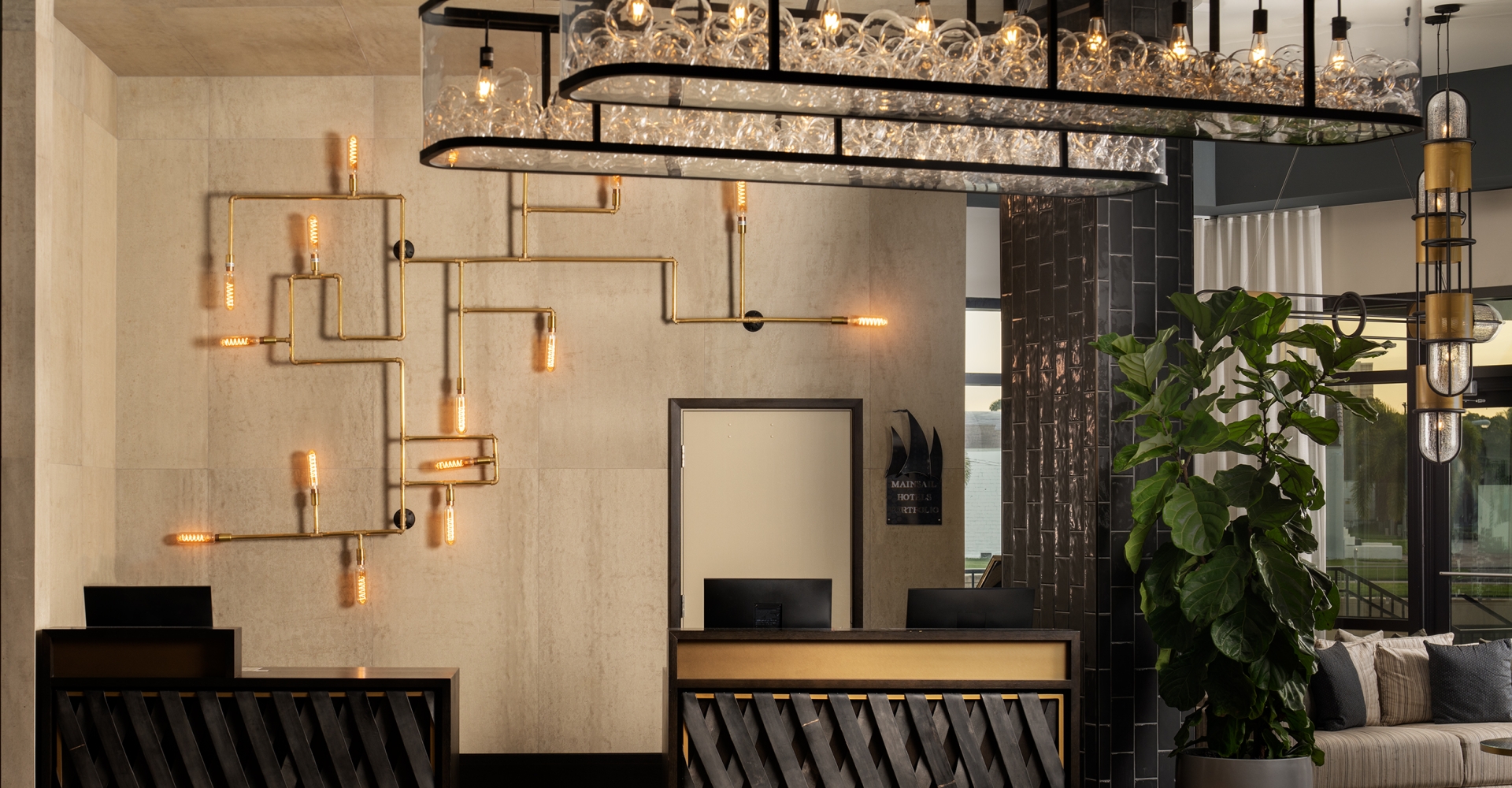 A picture of the reception desk in the lobby area of Luminary Hotel & Co. in Fort Myers FL.